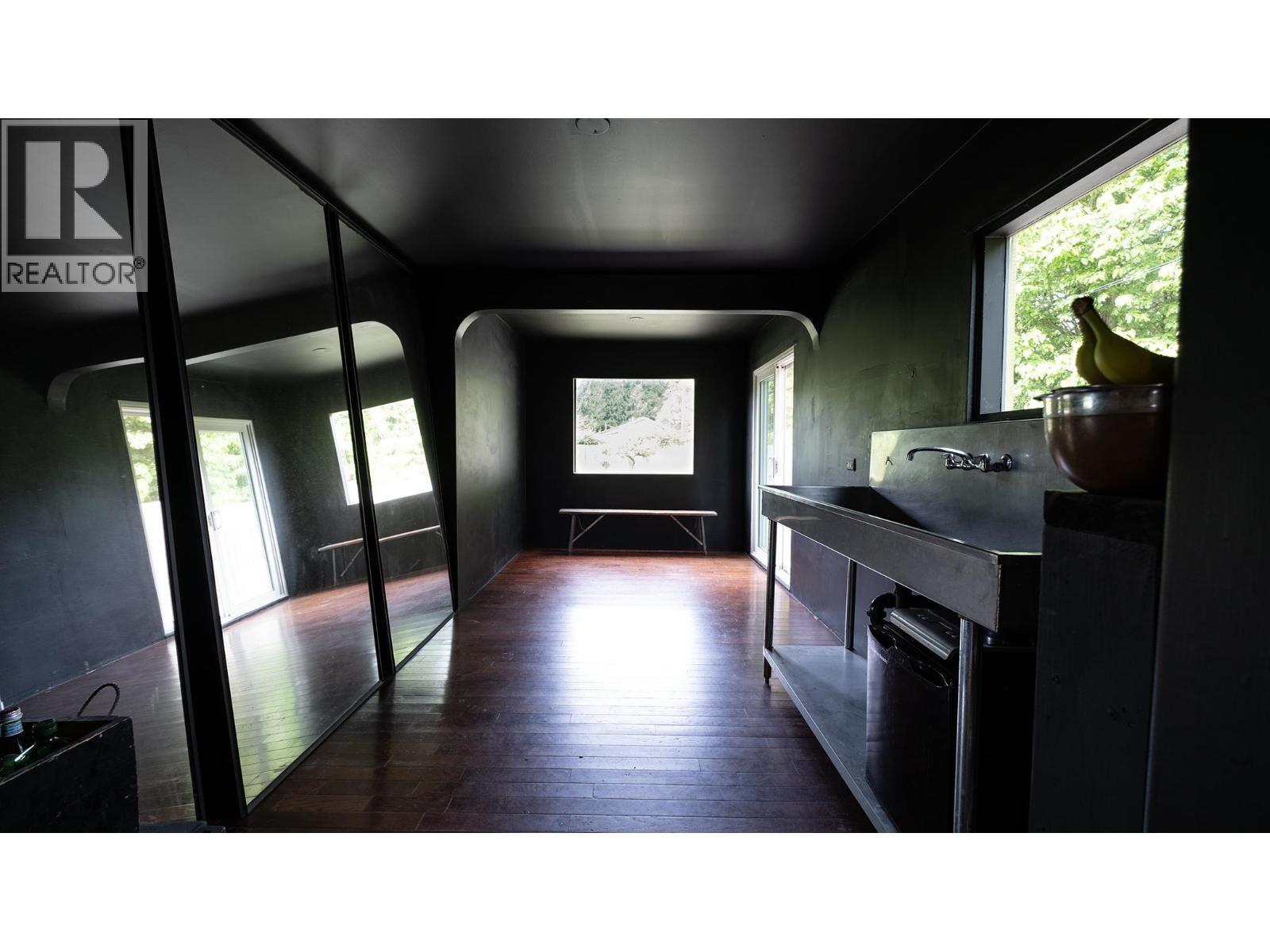 577 Pratt Road Property Photo 8