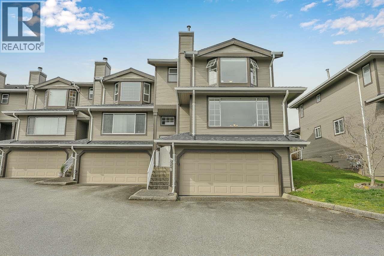 208 1140 CASTLE CRESCENT Property Photo 1