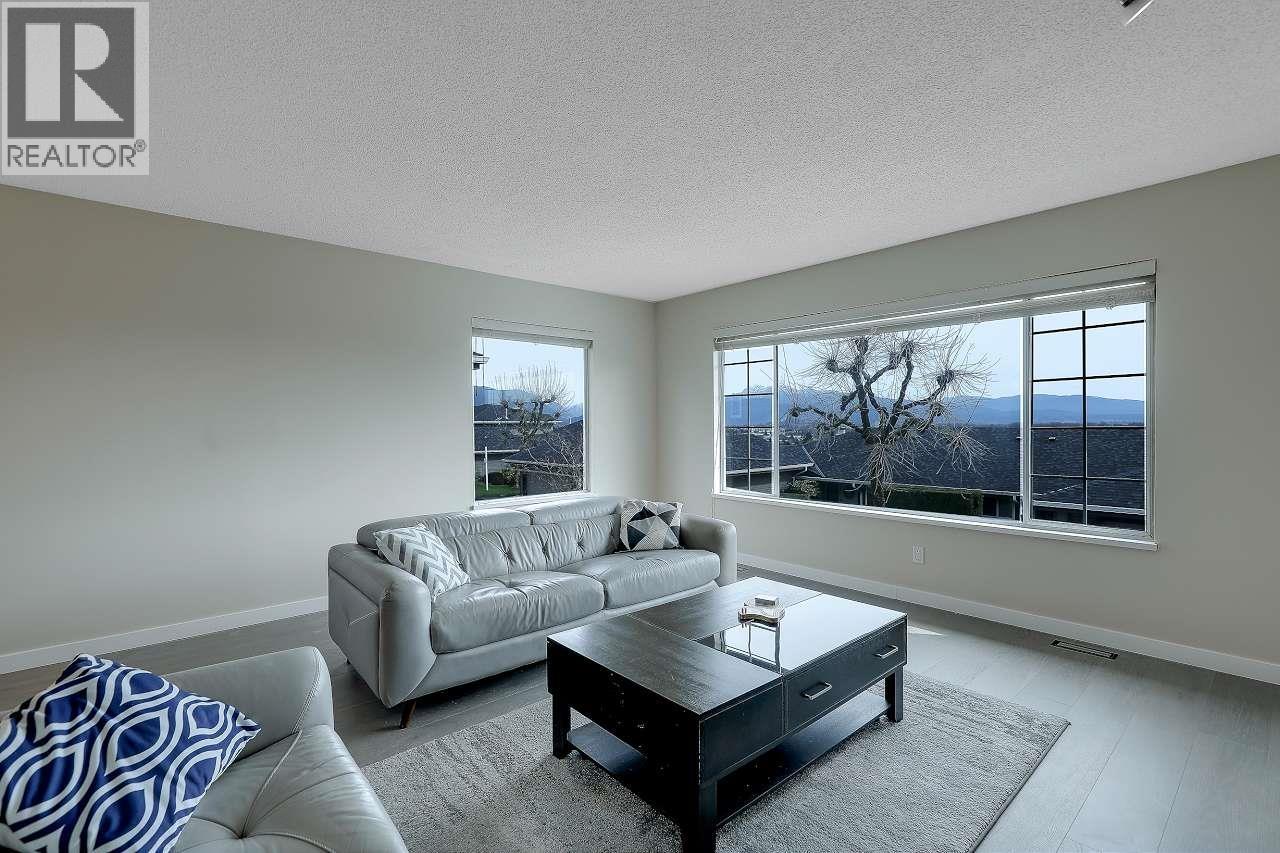 208 1140 Castle Crescent Property Photo 5