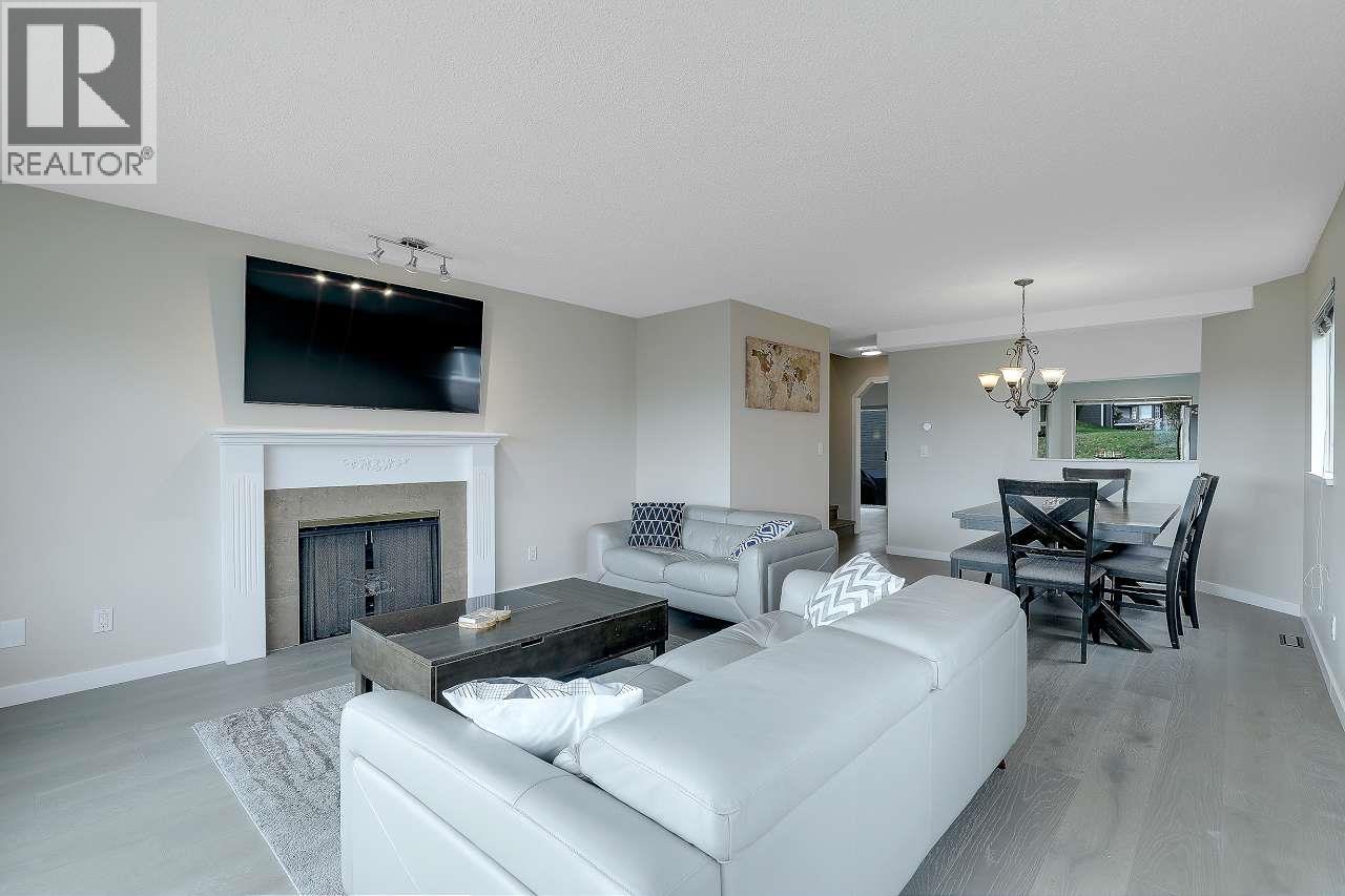 208 1140 Castle Crescent Property Photo 7
