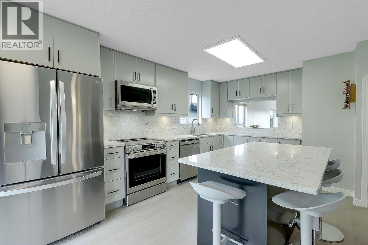 208 1140 Castle Crescent Property Photo 13