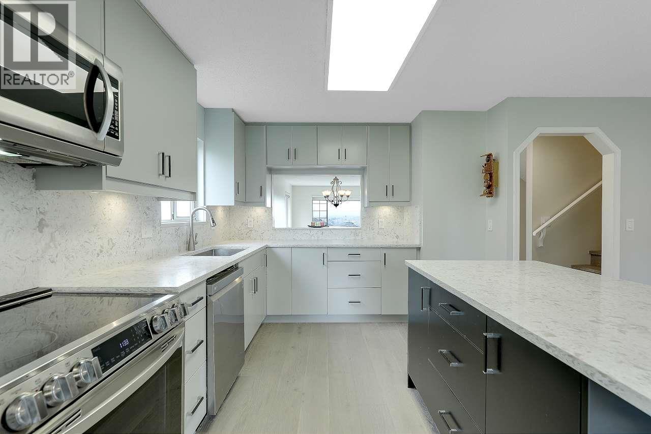 208 1140 Castle Crescent Property Photo 14