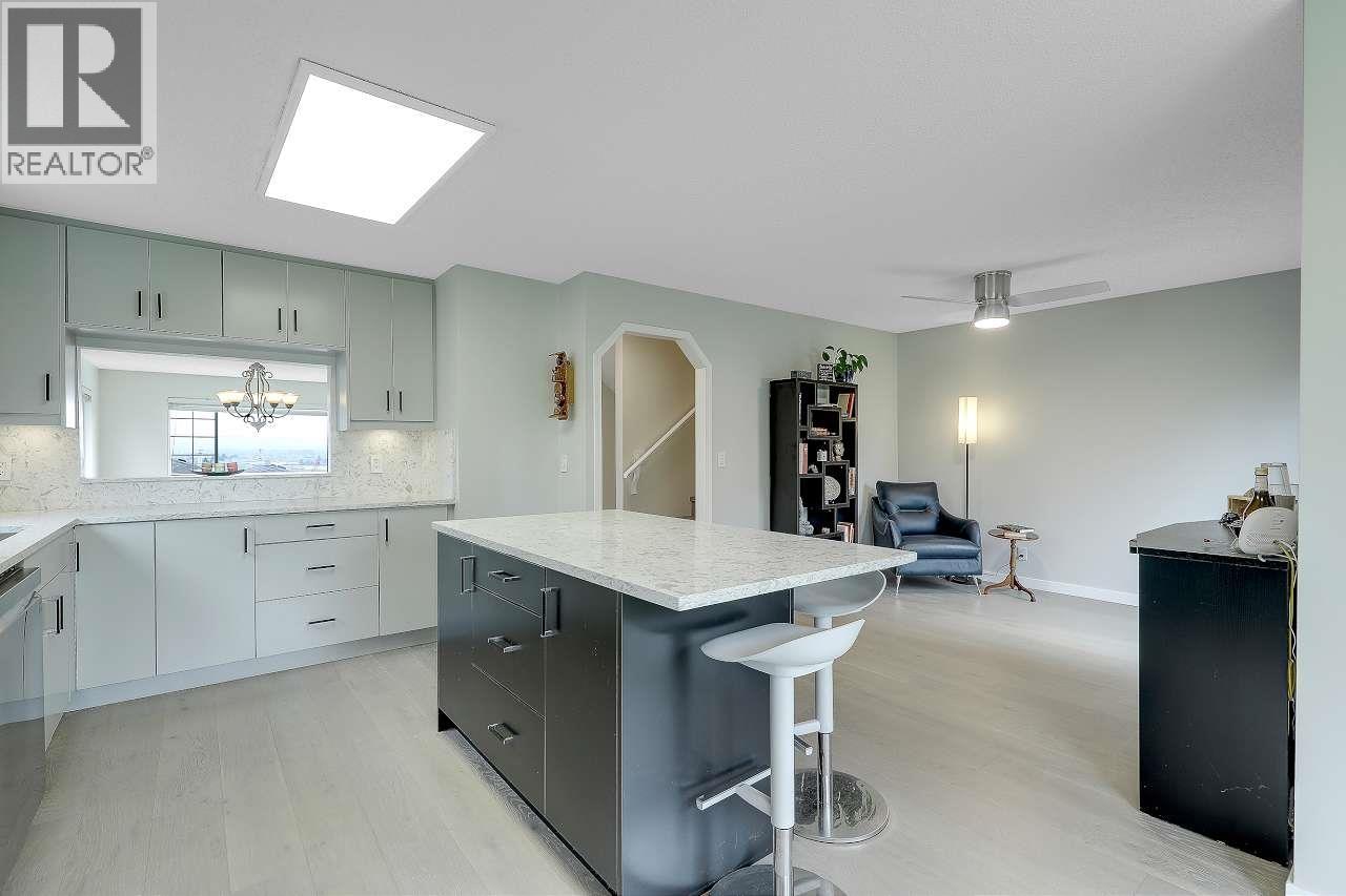 208 1140 Castle Crescent Property Photo 15