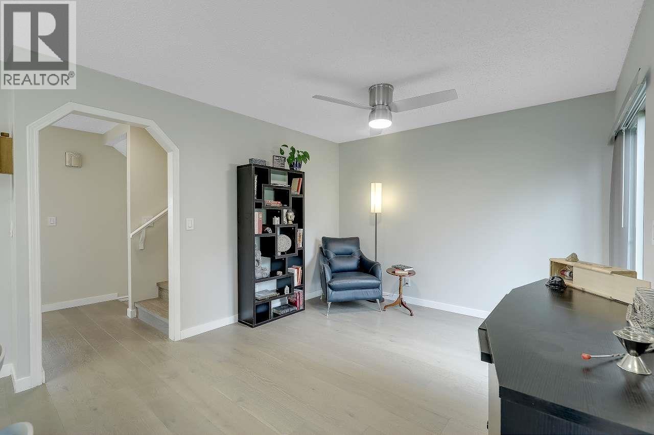 208 1140 Castle Crescent Property Photo 16