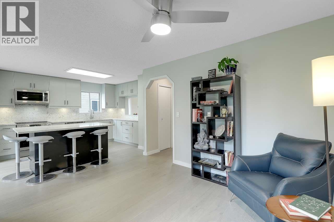 208 1140 Castle Crescent Property Photo 18