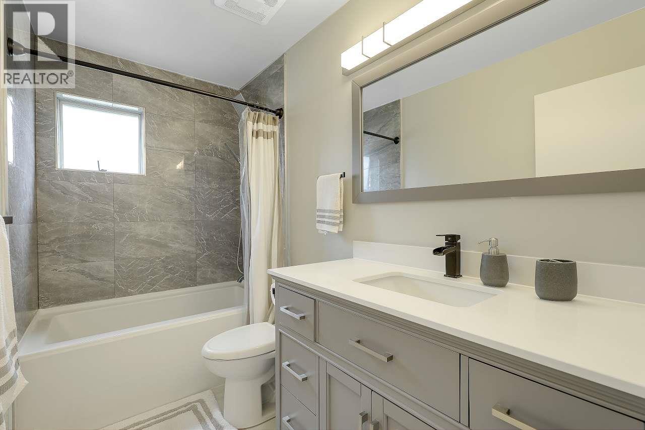 208 1140 Castle Crescent Property Photo 24
