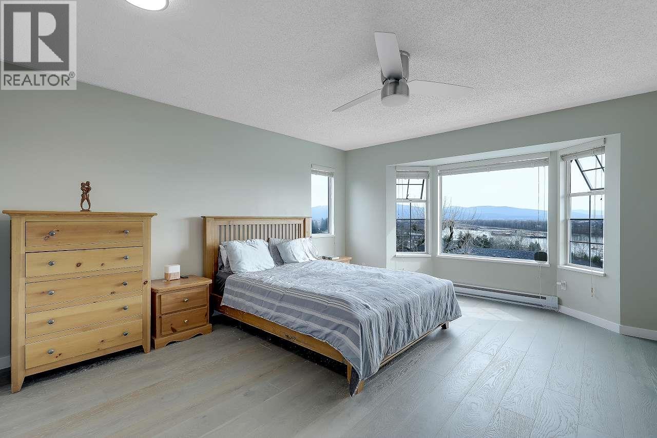 208 1140 Castle Crescent Property Photo 25