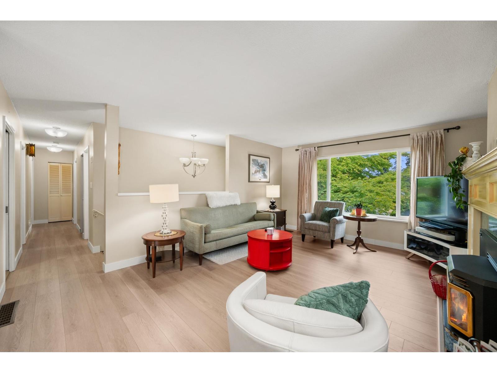 5910 135 Street Property Photo 4
