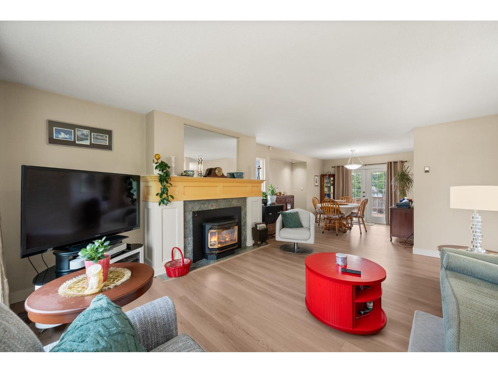 5910 135 Street Property Photo 5