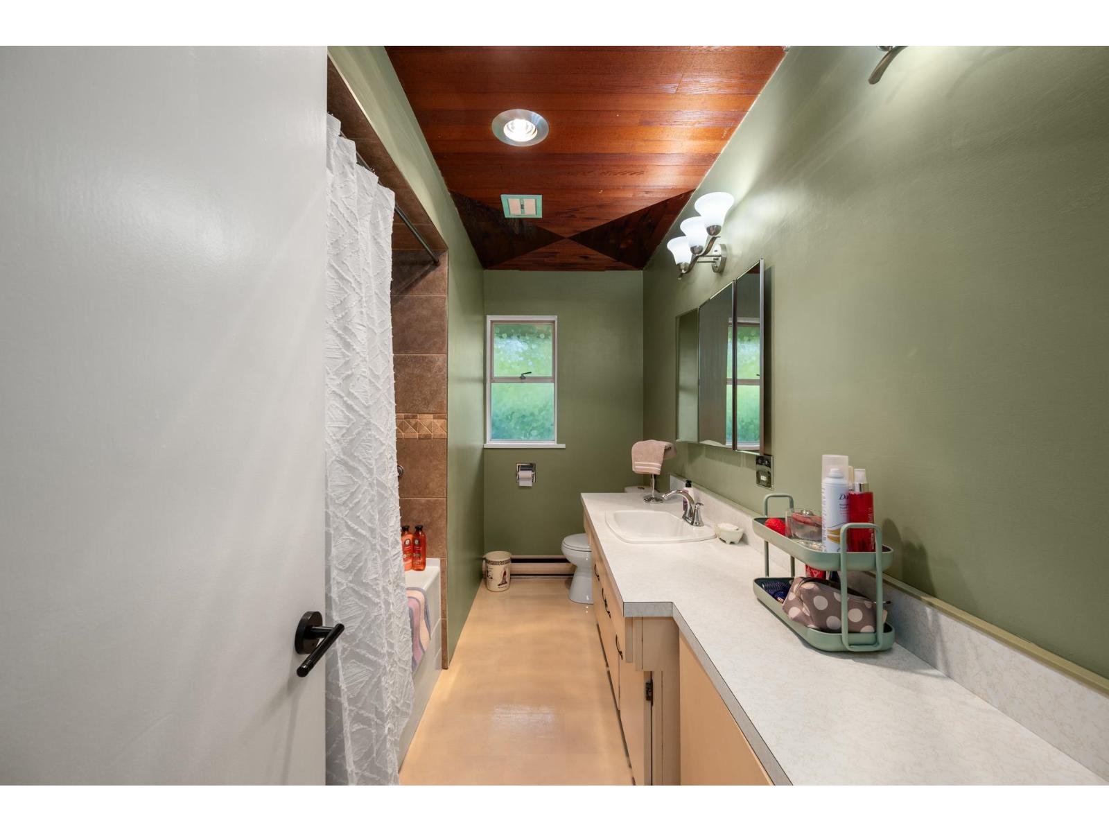 5910 135 Street Property Photo 15