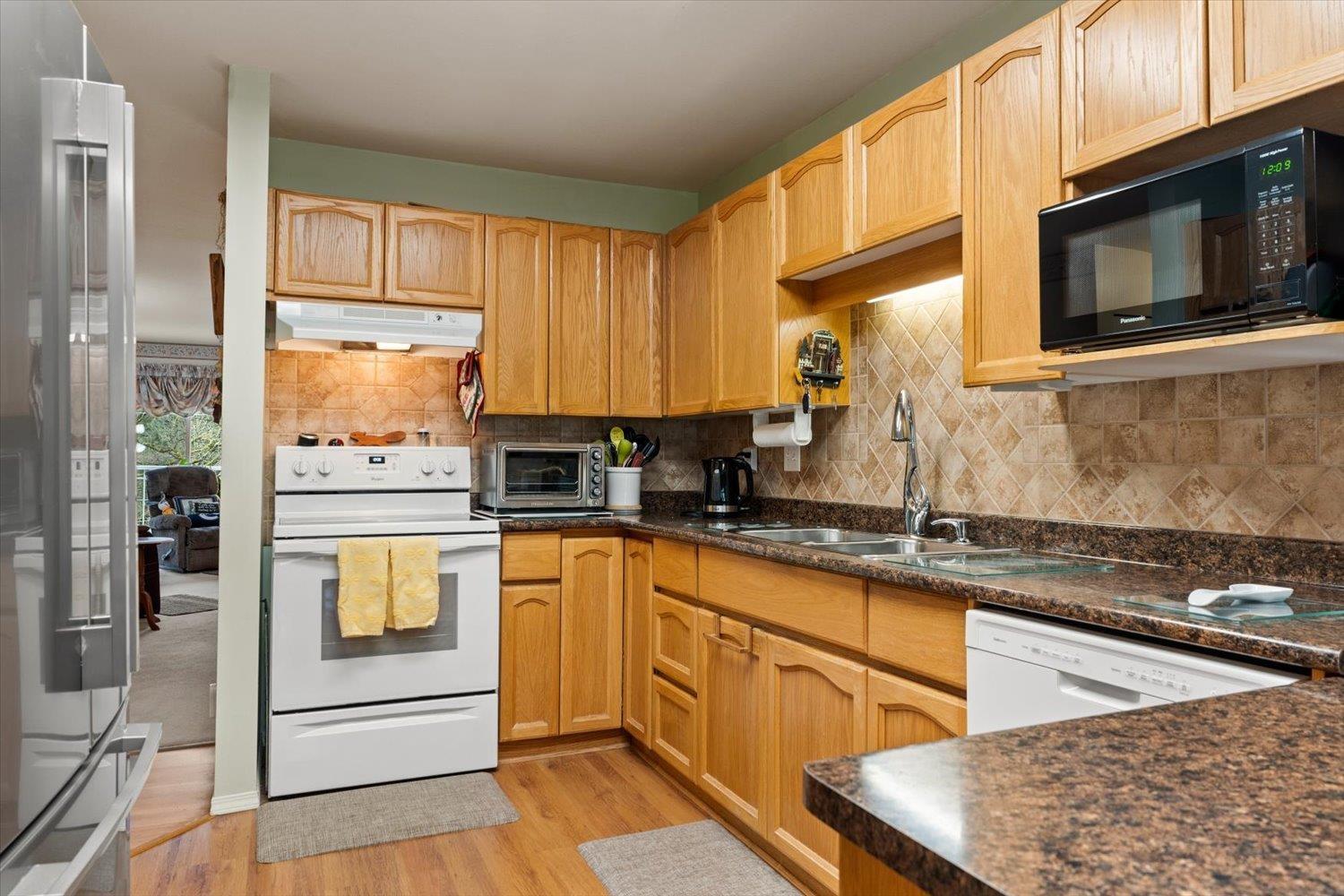 54 3110 Trafalgar Street Property Photo 14