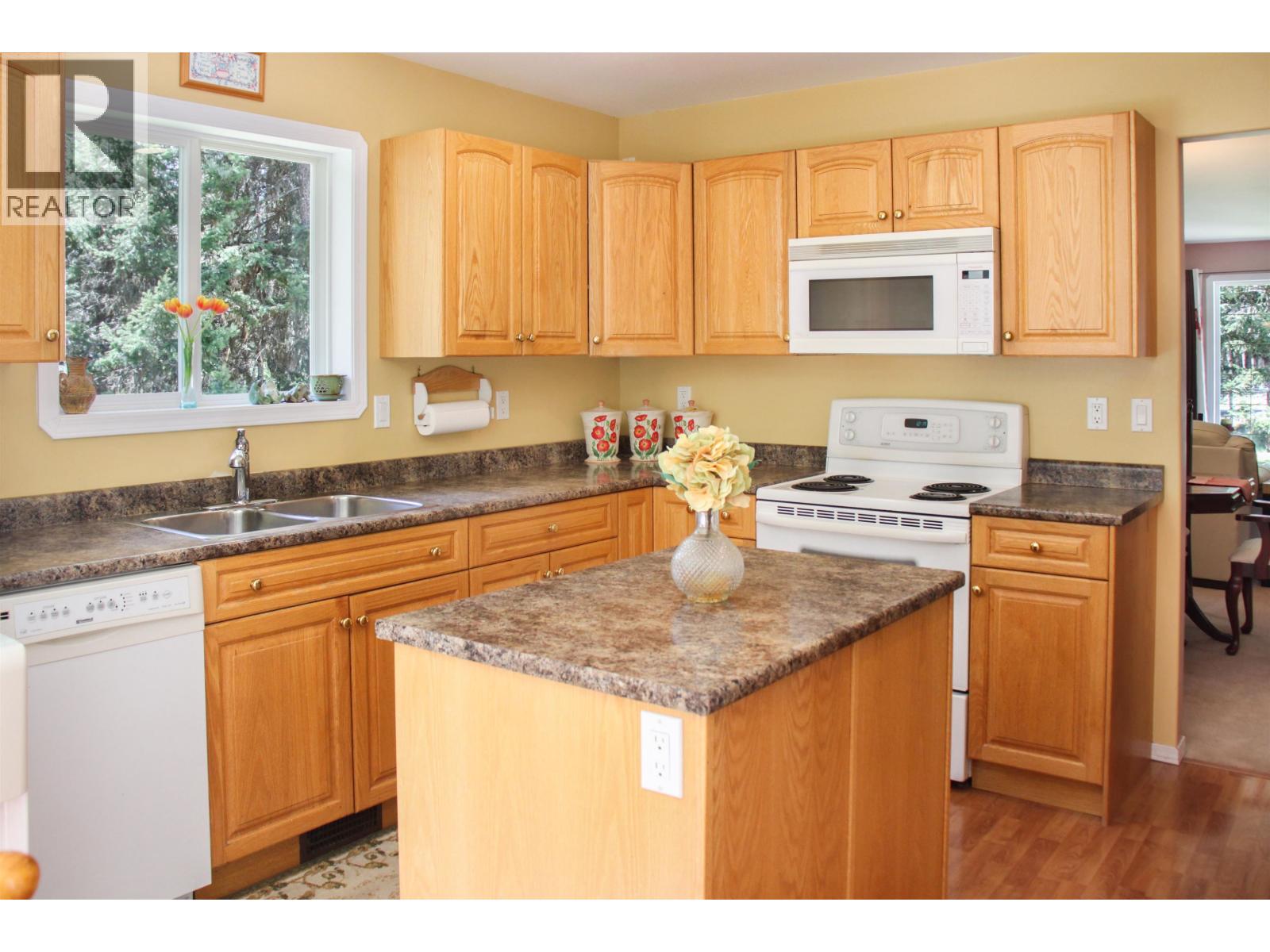 4775 Moneeyaw Road Property Photo 4