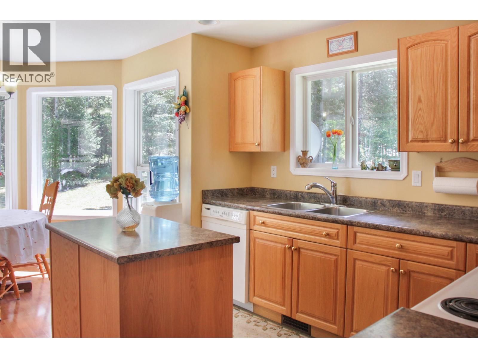 4775 Moneeyaw Road Property Photo 6