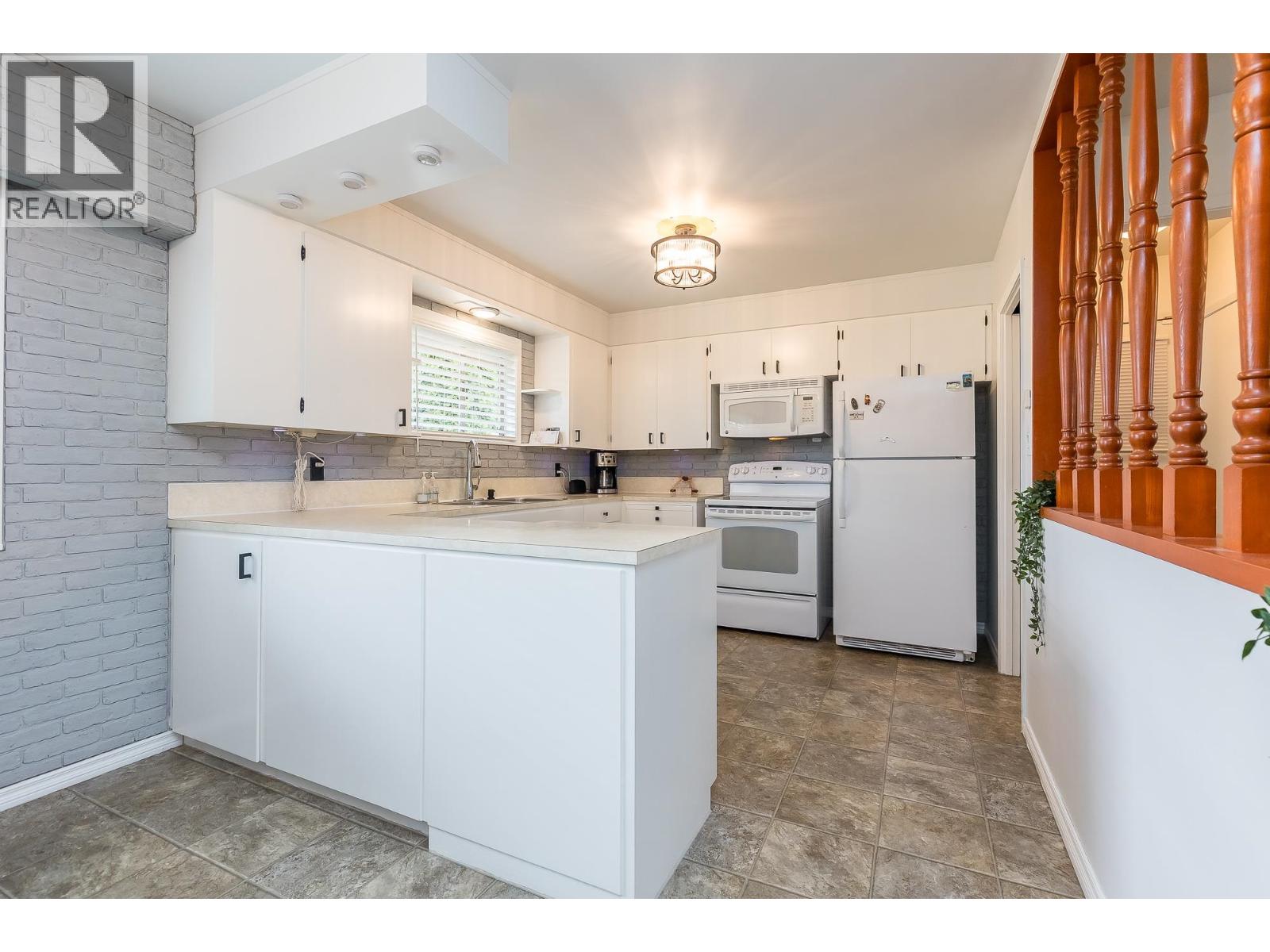 12373 203 Street Property Photo 4