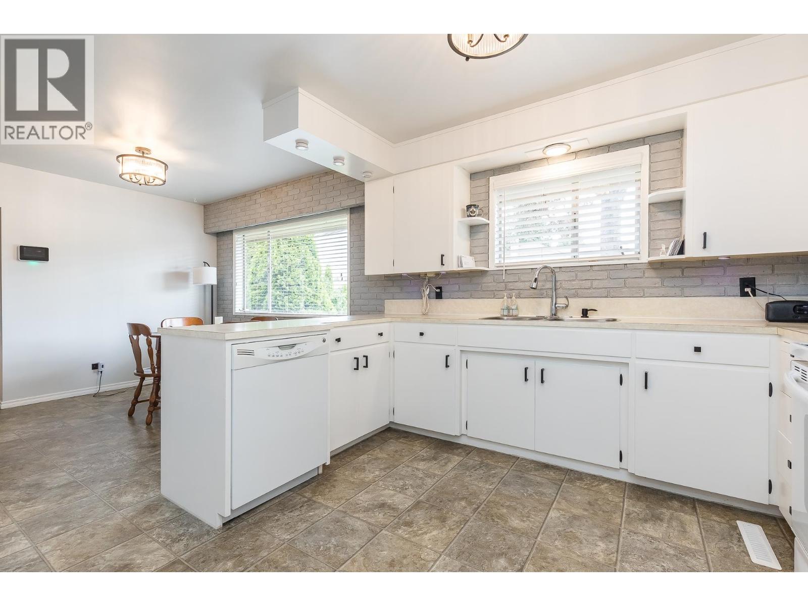 12373 203 Street Property Photo 6
