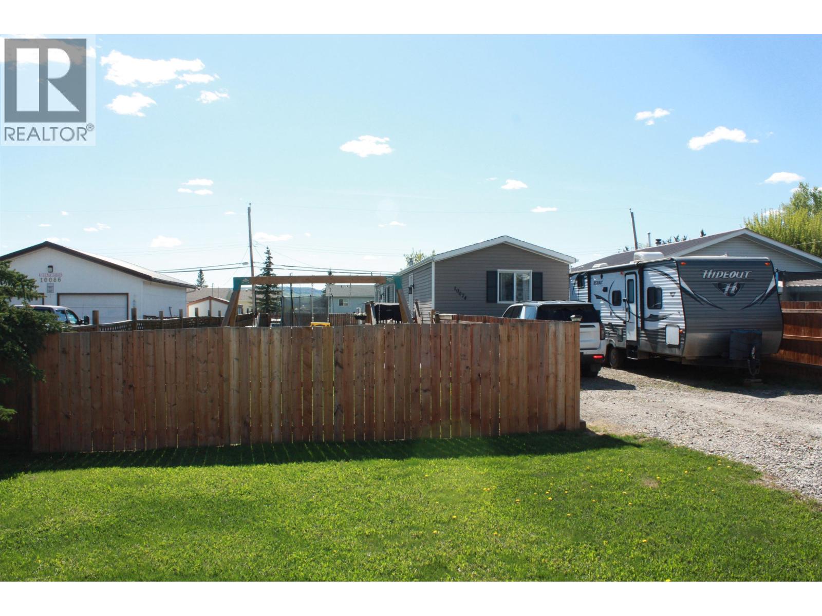 10074 99 Street Property Photo 2