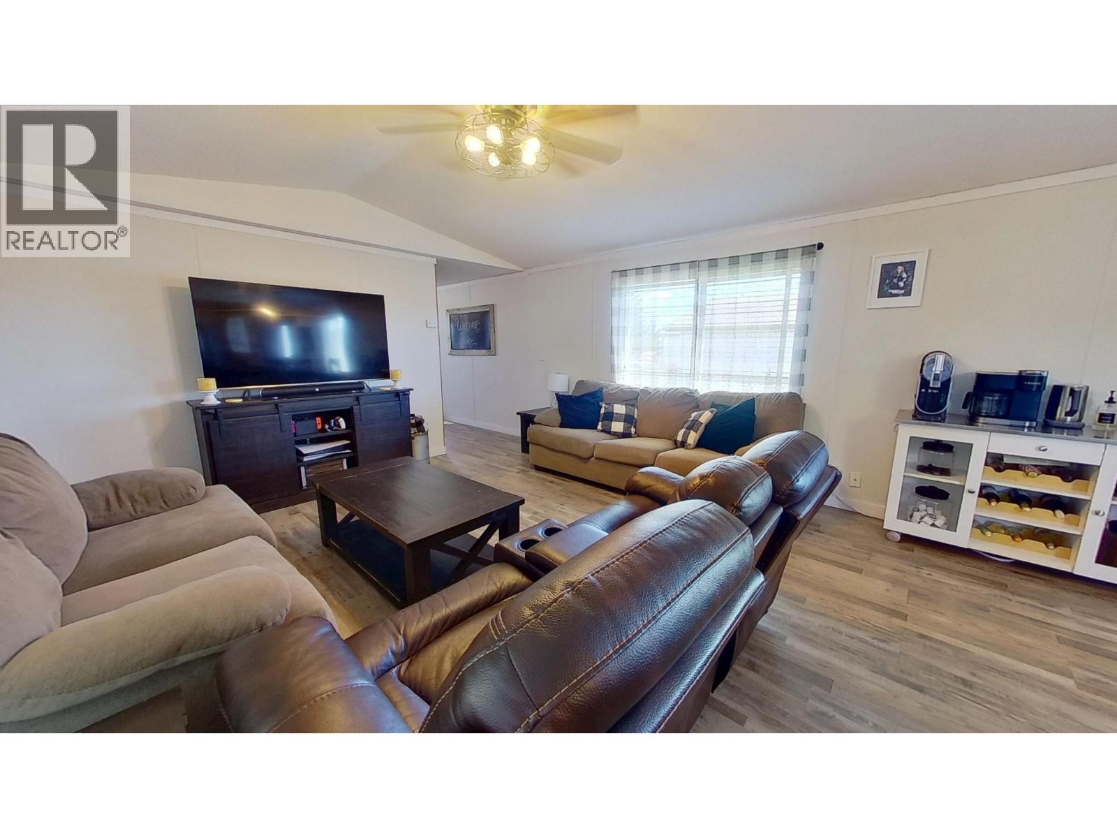 10074 99 Street Property Photo 3