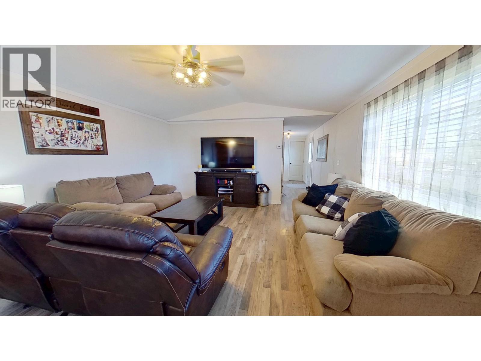 10074 99 Street Property Photo 6