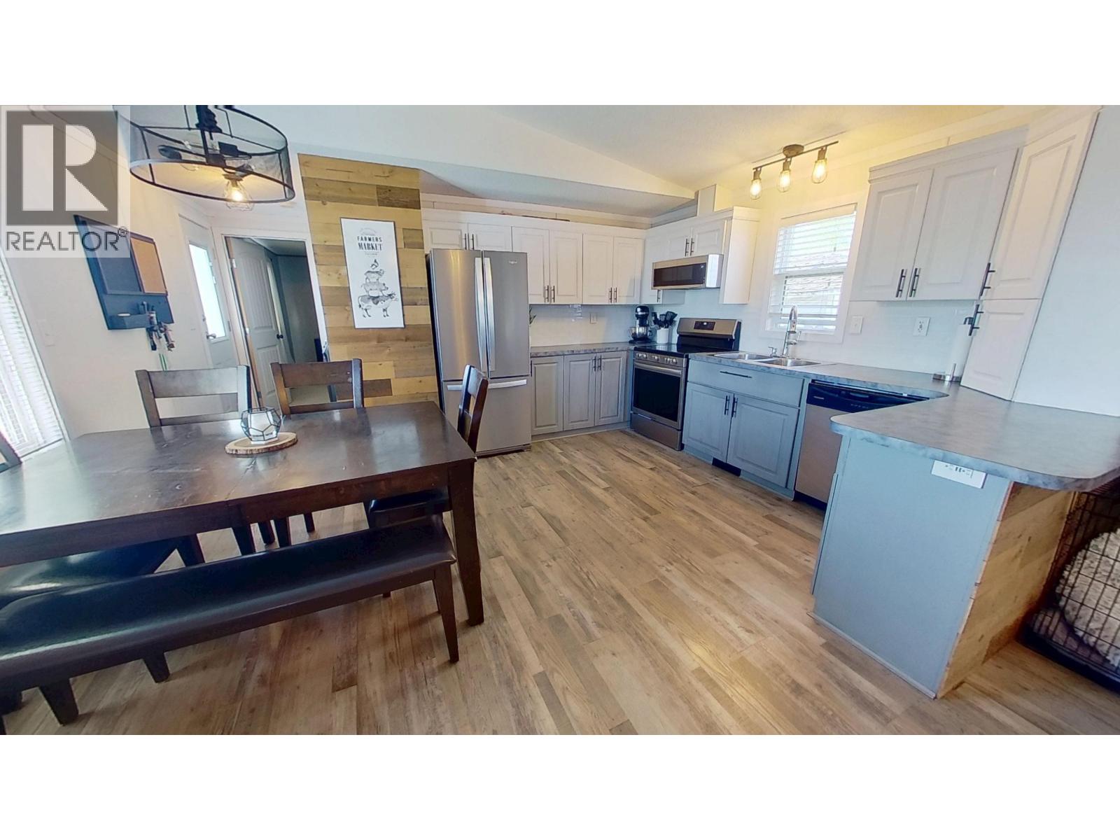 10074 99 Street Property Photo 7
