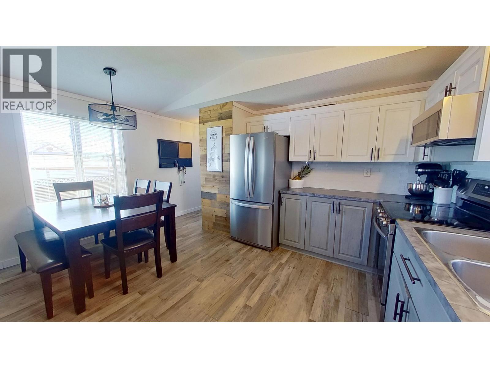 10074 99 Street Property Photo 11