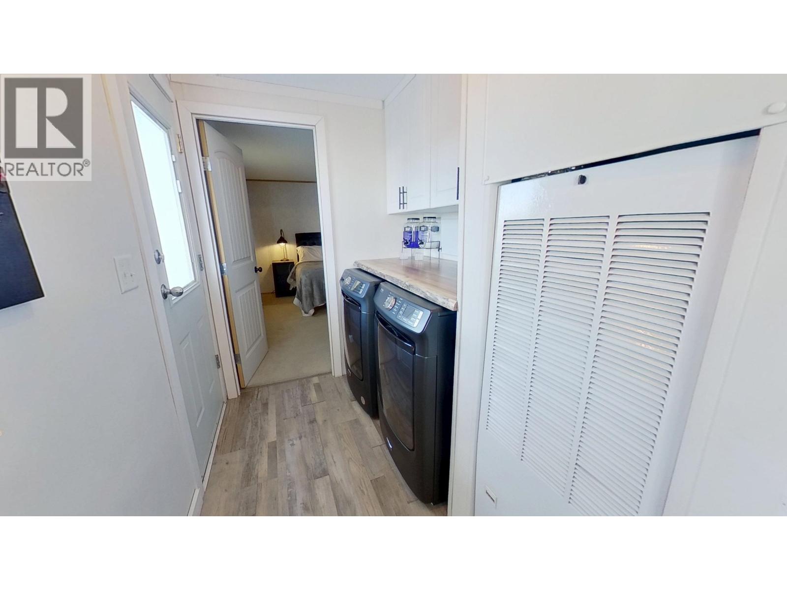 10074 99 Street Property Photo 12
