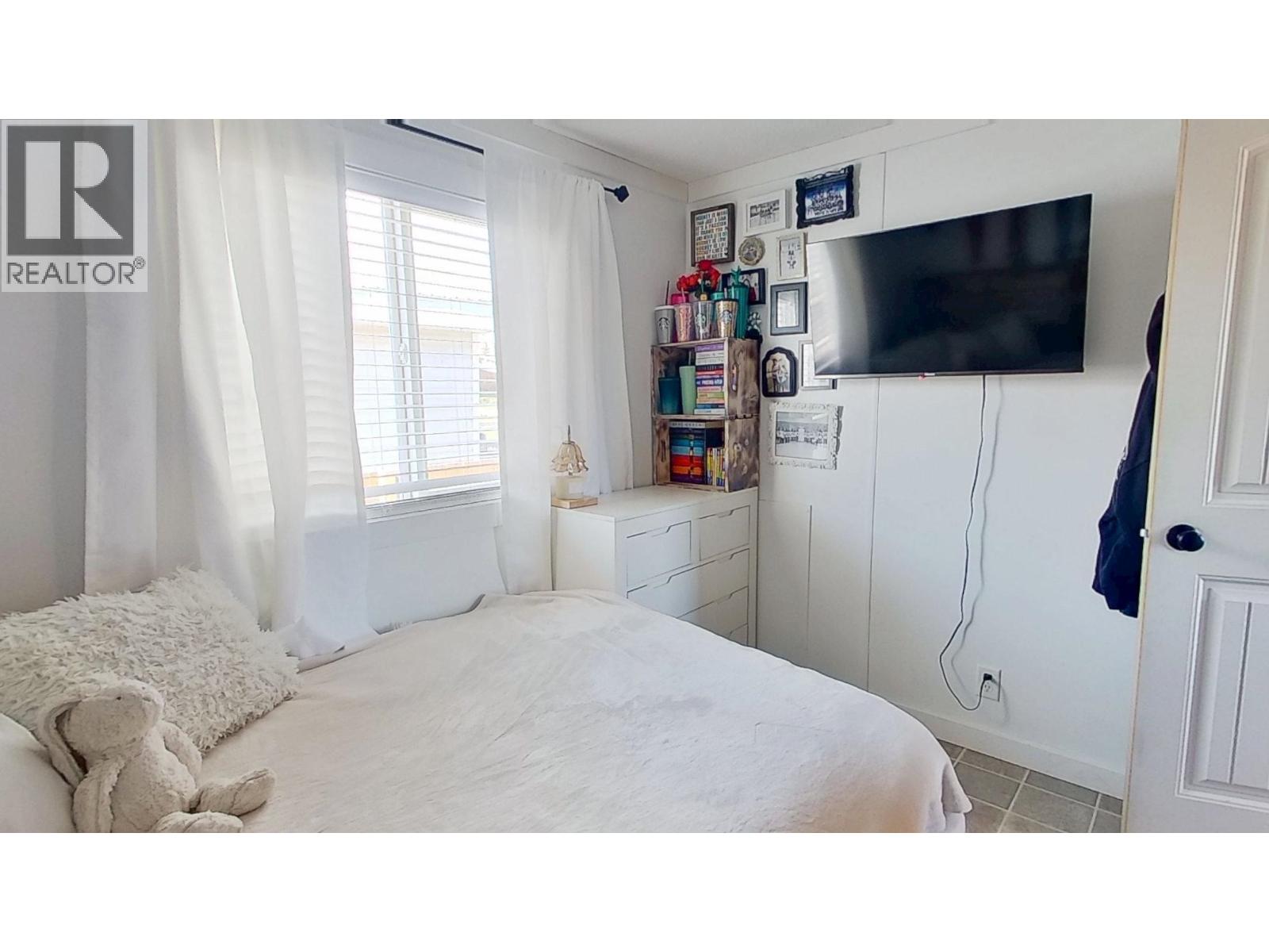 10074 99 Street Property Photo 20