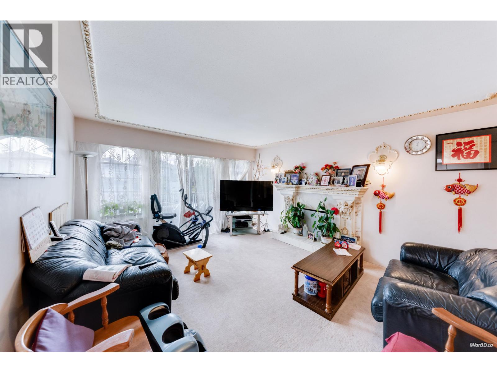 2945 E Graveley Street Property Photo 2