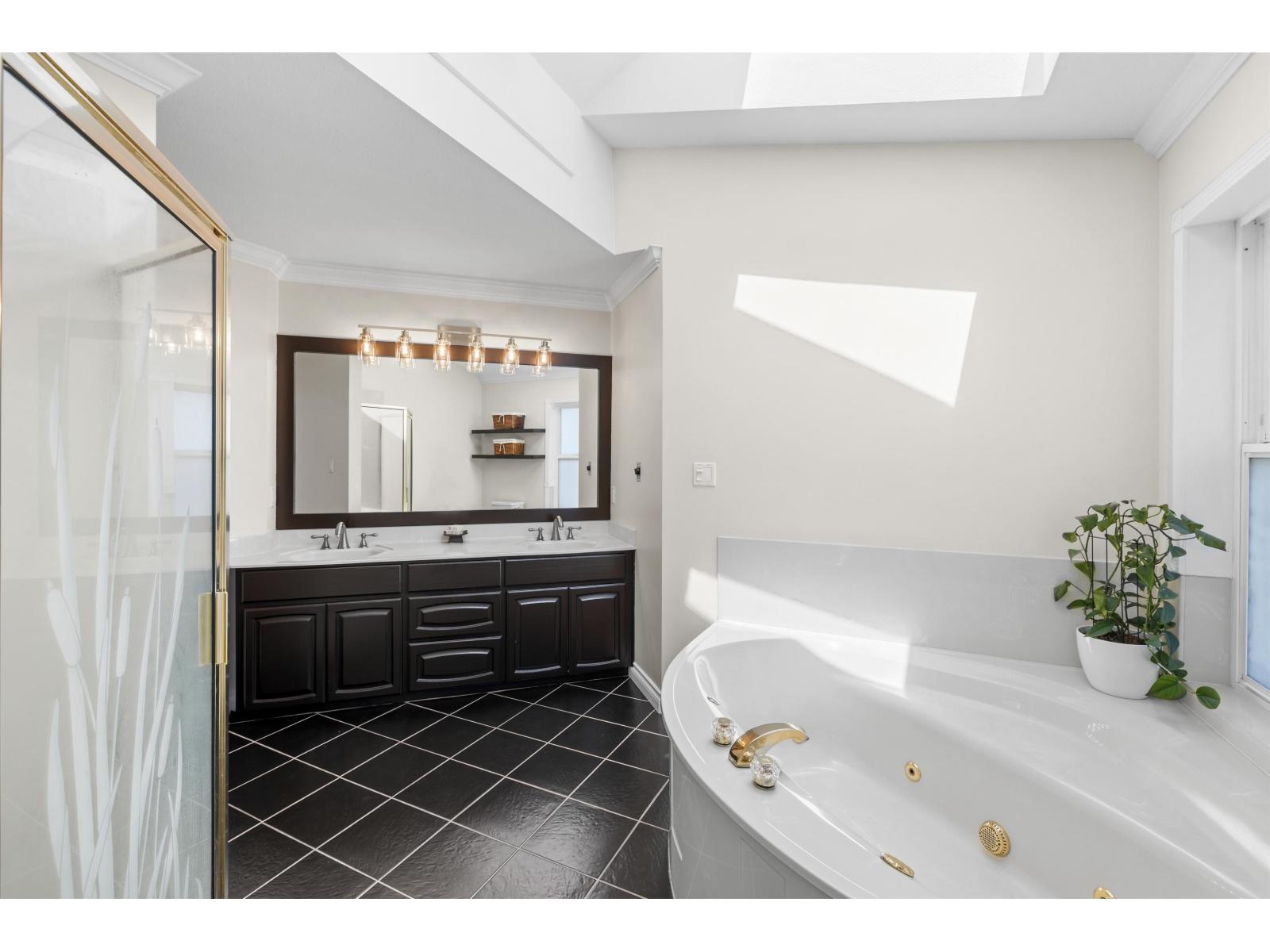 16248 59 Avenue Property Photo 17