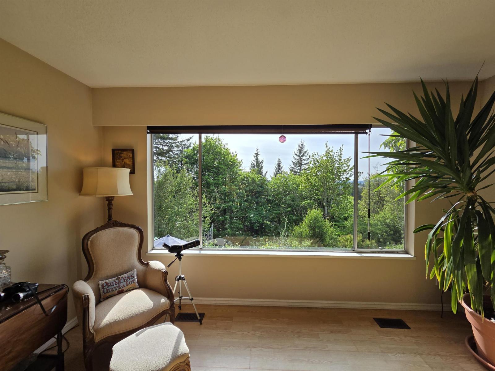5185 234 Street Property Photo 6