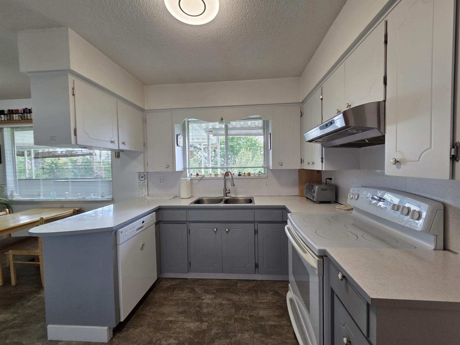 5185 234 Street Property Photo 14