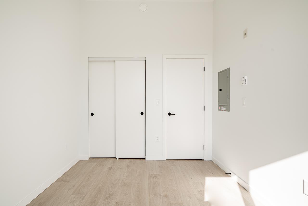 304 19577 65b Avenue Property Photo 16