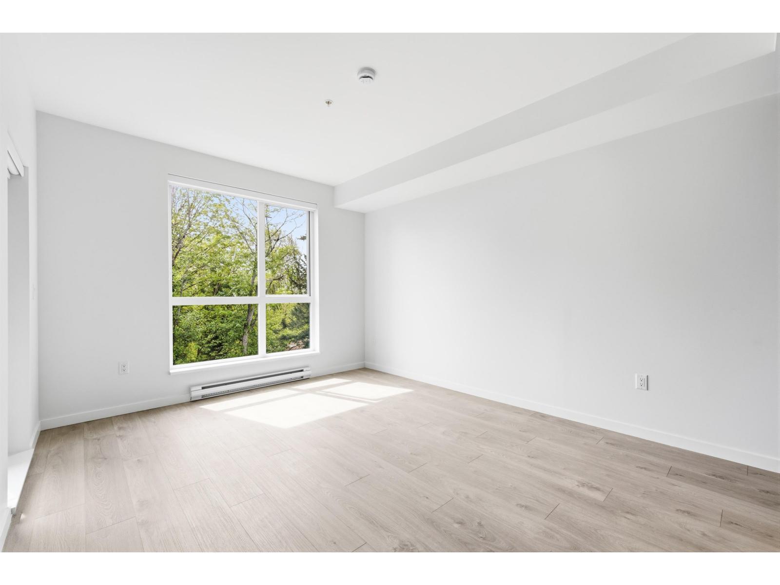 505 19577 65b Avenue Property Photo 3