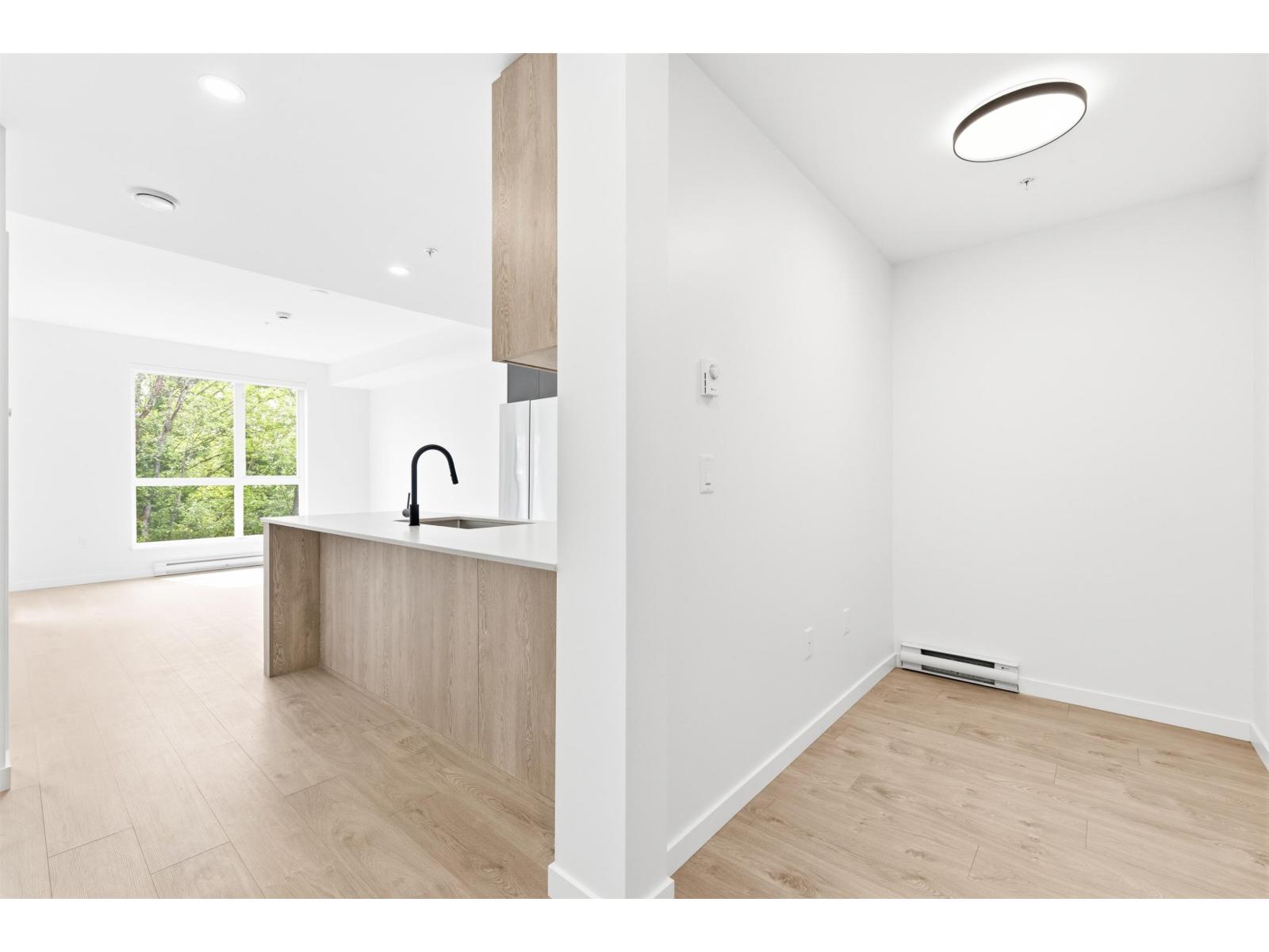 505 19577 65b Avenue Property Photo 10