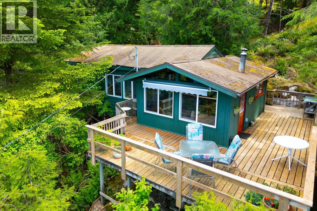 847 Captain's Way Property Photo 2