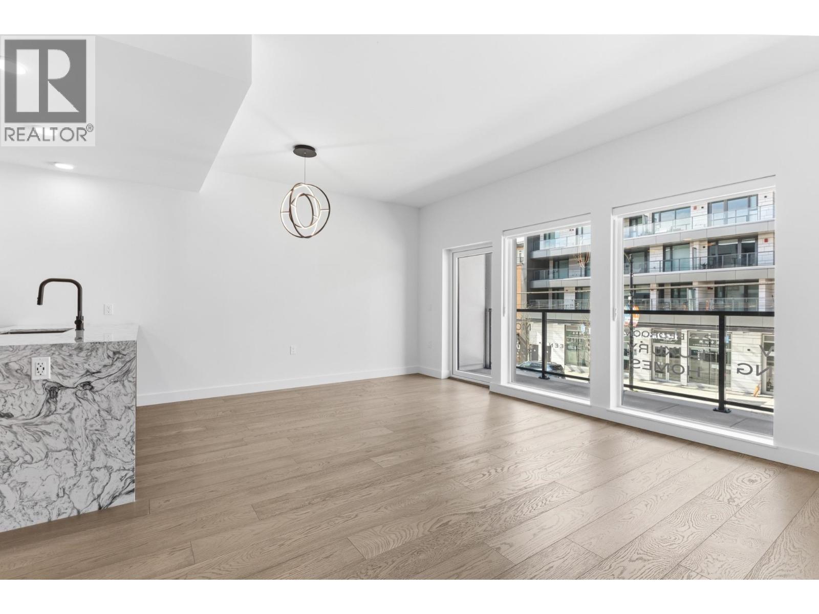 202 3590 W 39th Avenue Photo de la propriété 1