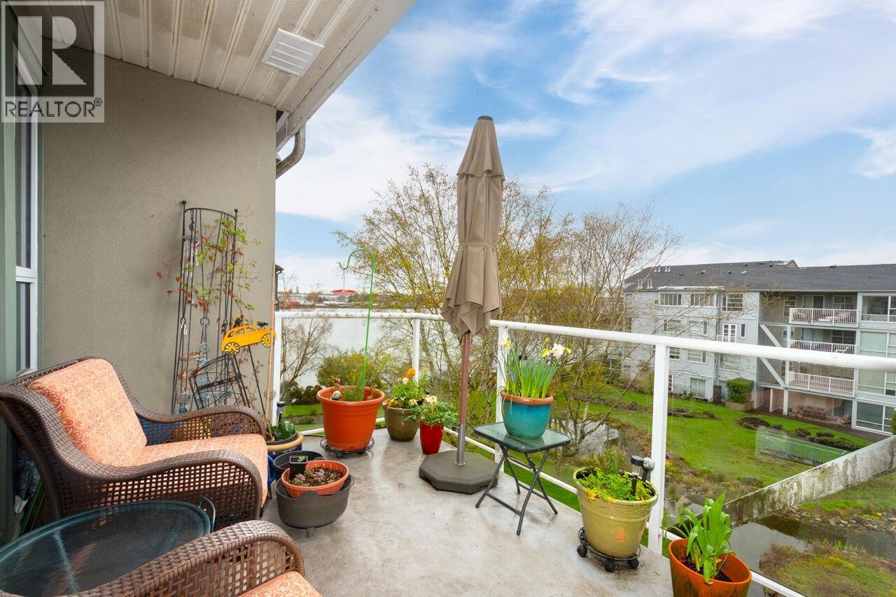 402 2080 E Kent Avenue South Property Photo 4