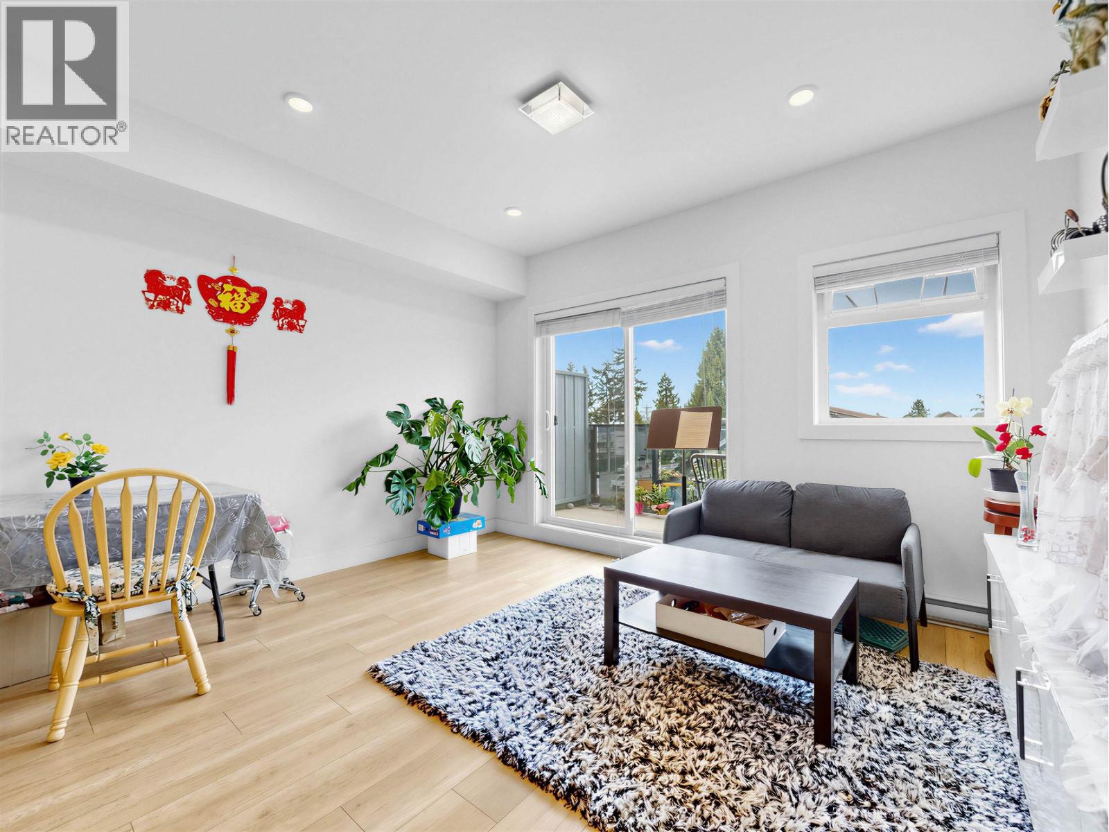 15 6288 Beresford Street Property Photo 2