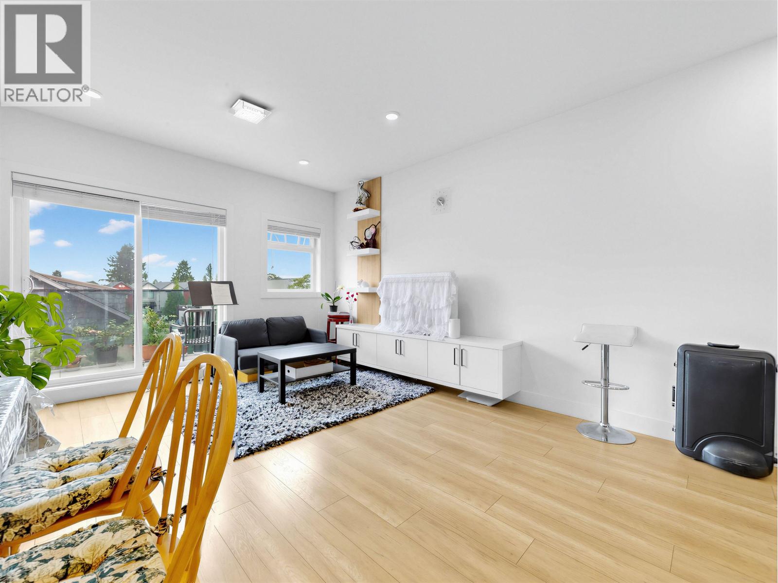 15 6288 Beresford Street Property Photo 4