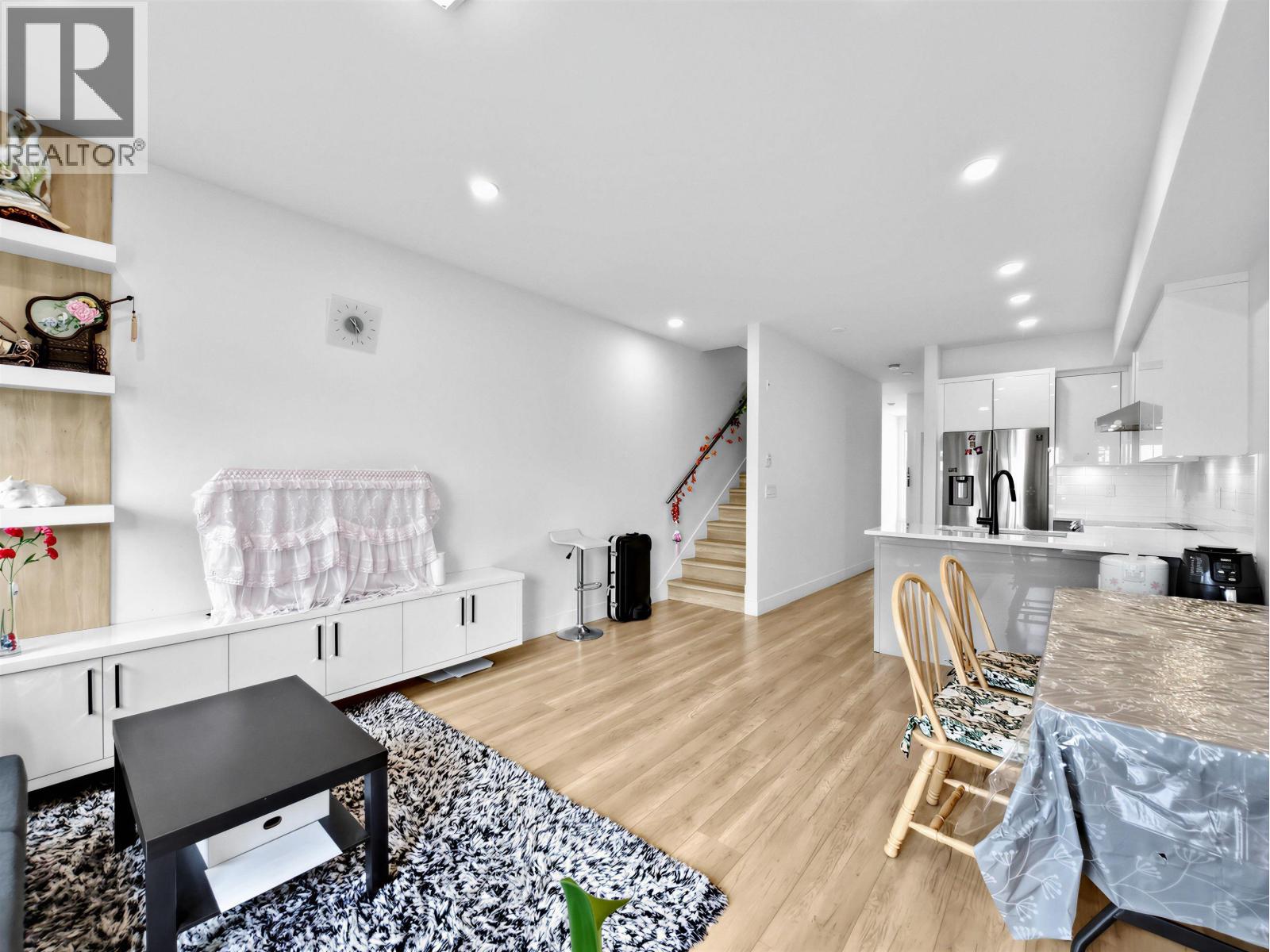 15 6288 Beresford Street Property Photo 6