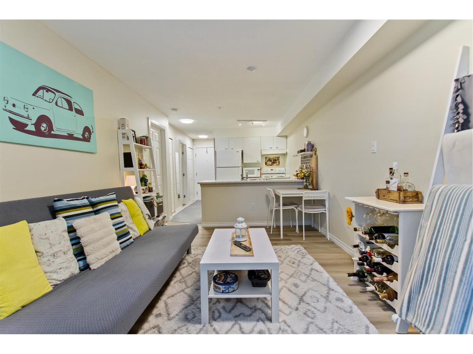 107 14877 100 Avenue Property Photo 3