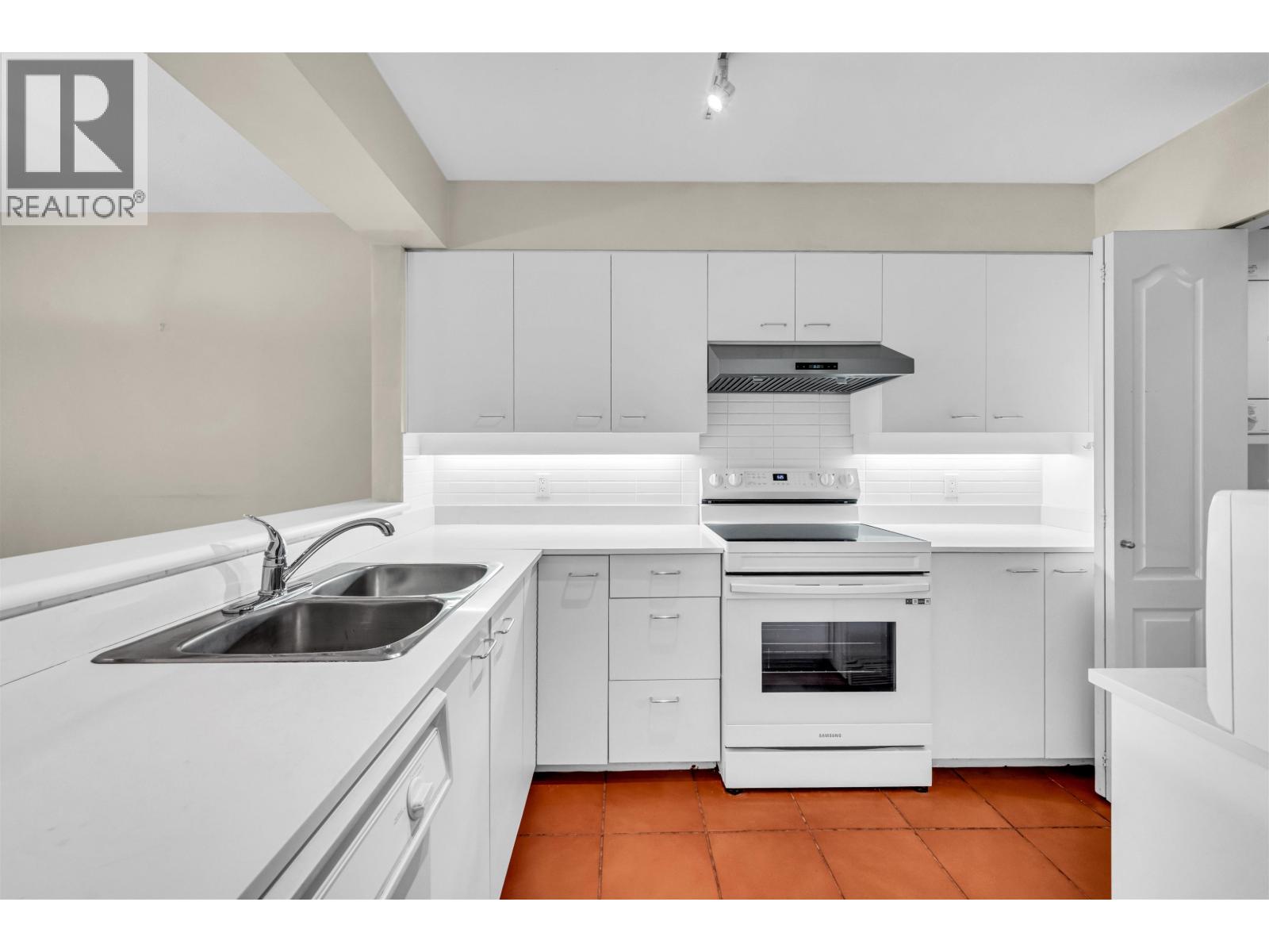701 7380 Elmbridge Way Property Photo 5