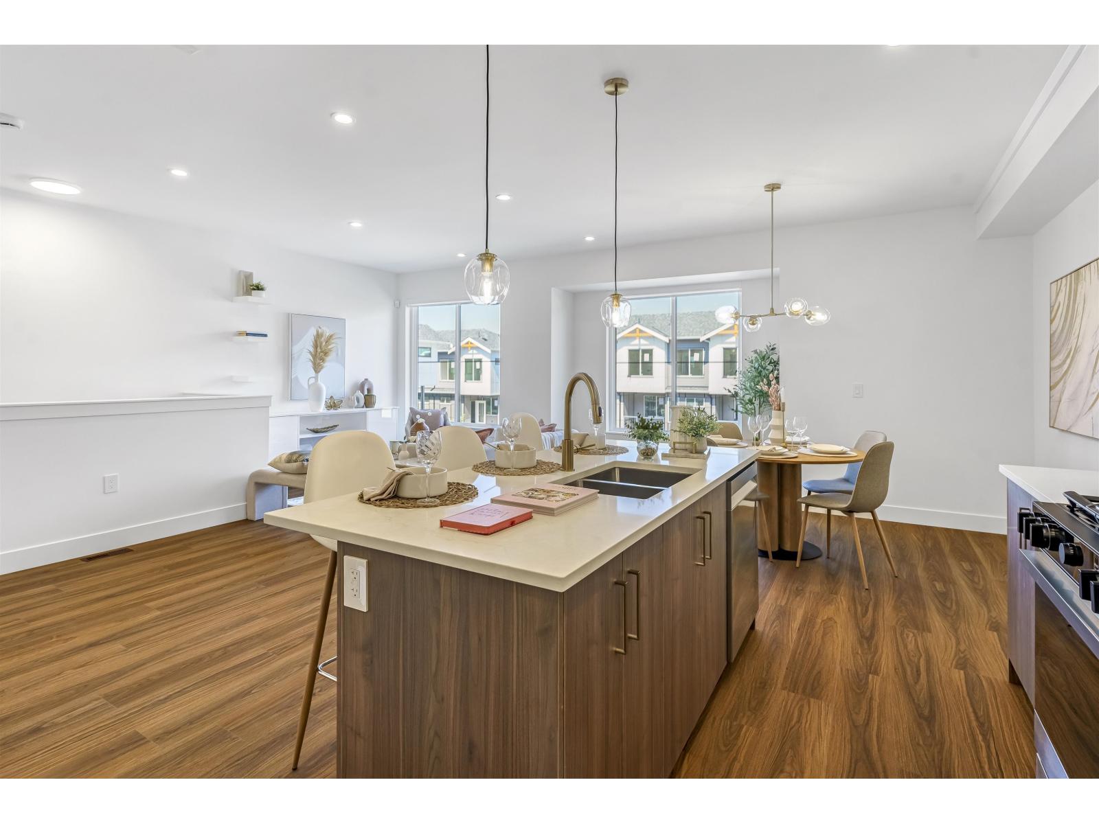 23 6035 141 Street Property Photo 16