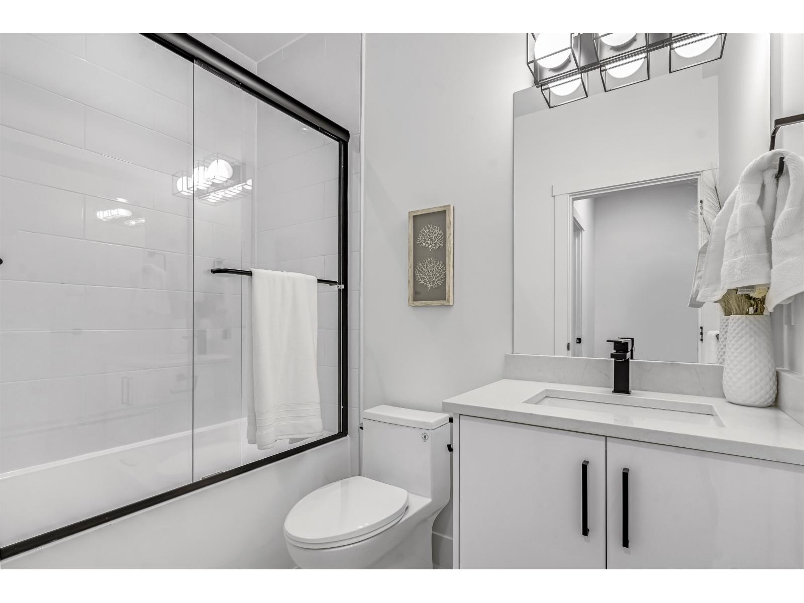 23 6035 141 Street Property Photo 32