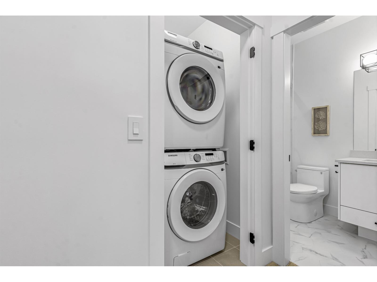 23 6035 141 Street Property Photo 33