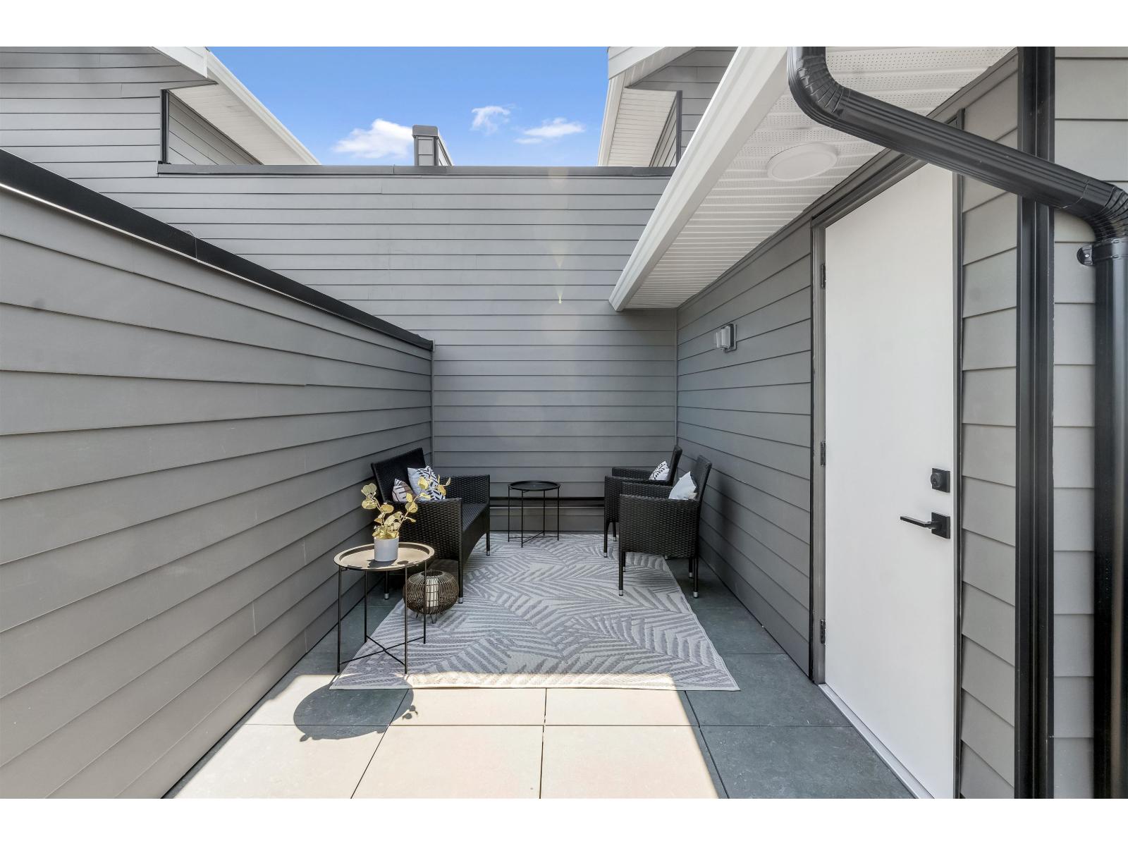 23 6035 141 Street Property Photo 35