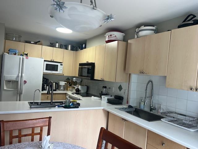 26 6747 137 Street Property Photo 3