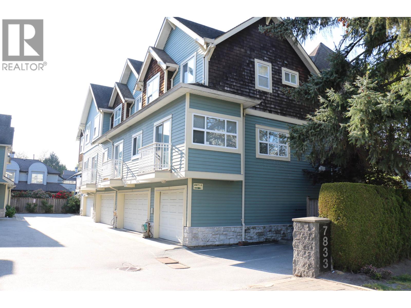 3 7833 ST. ALBANS ROAD