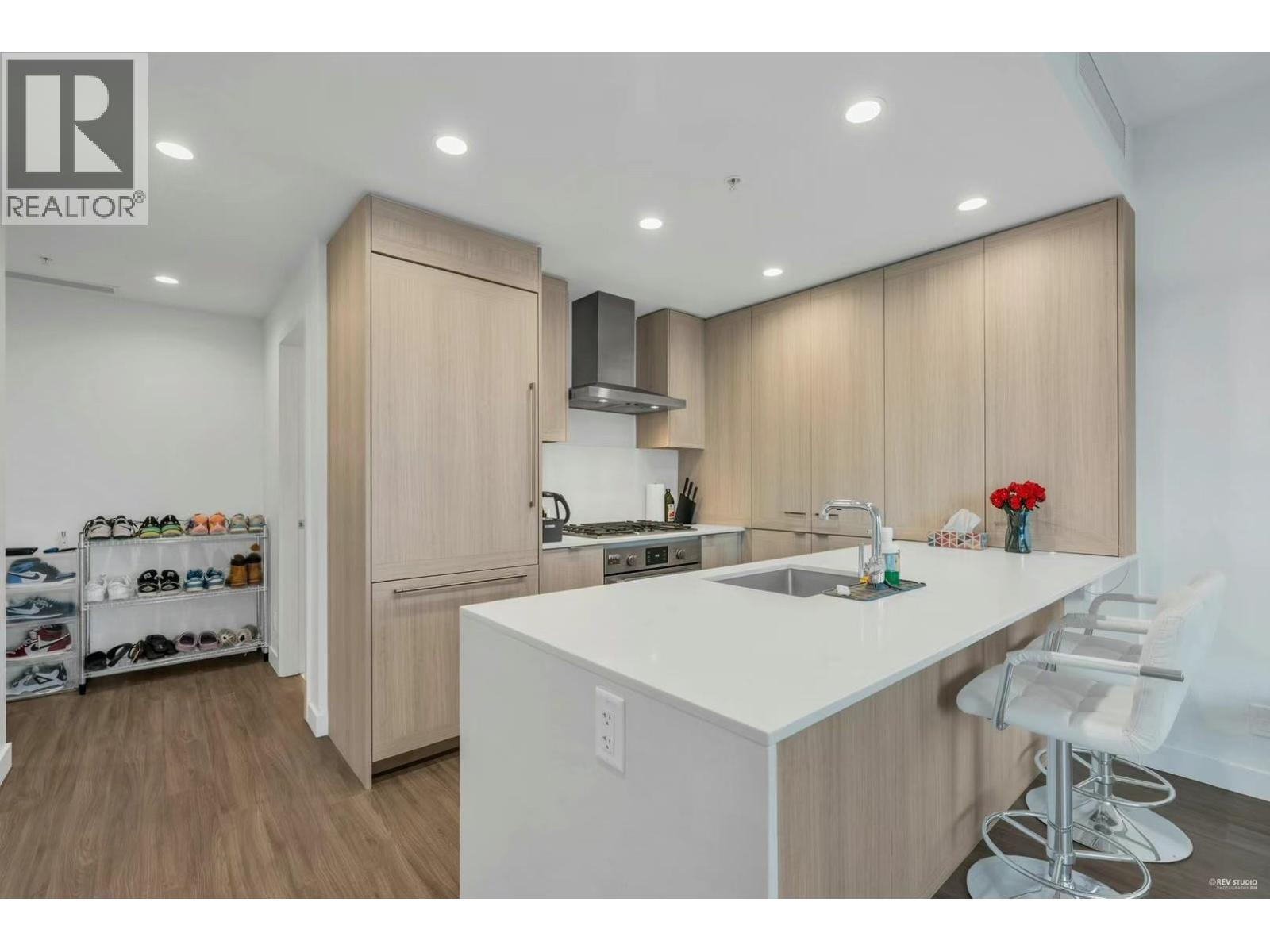 1902 2311 Beta Avenue Property Photo 3