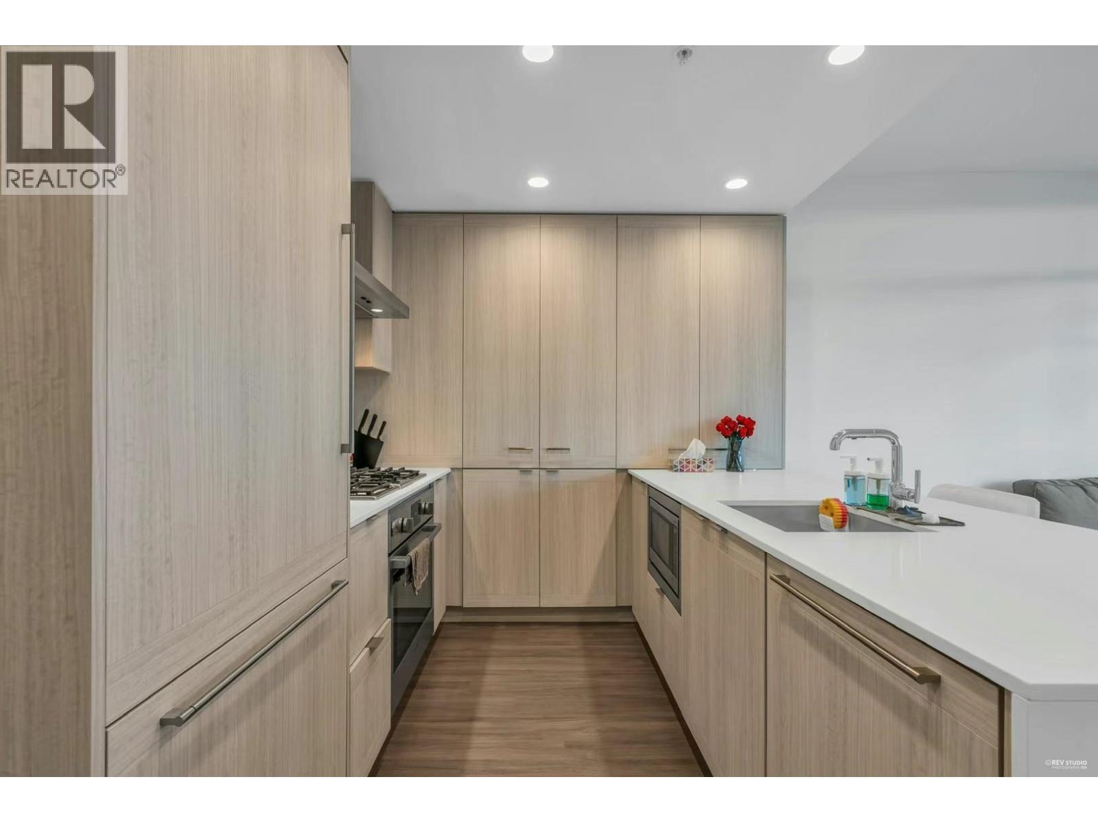 1902 2311 Beta Avenue Property Photo 4