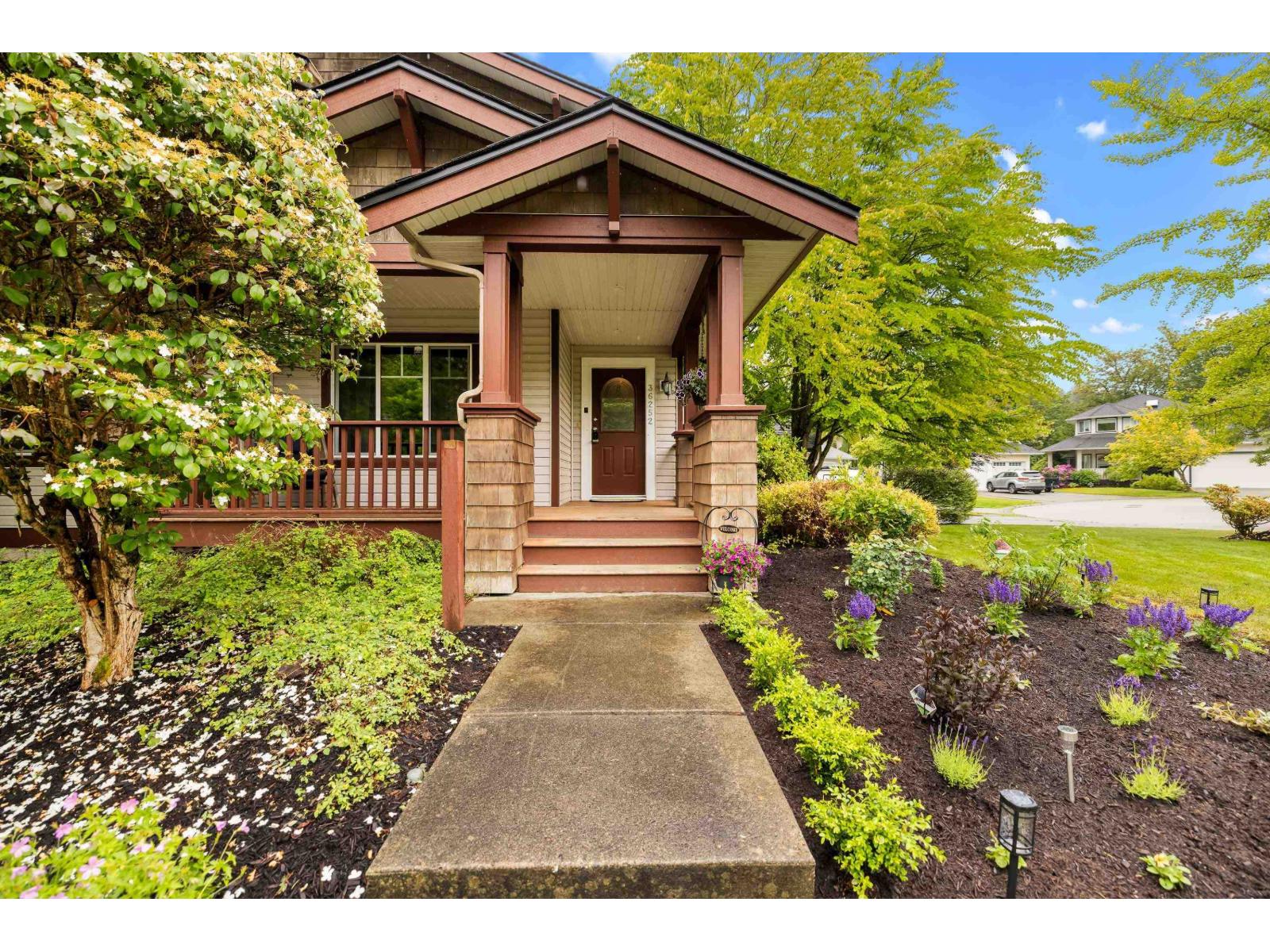 36252 Atwood Crescent Property Photo 3